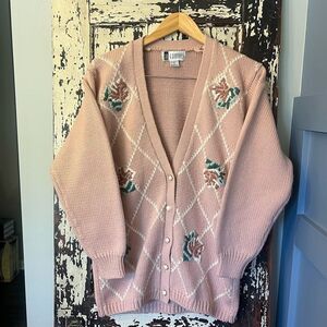 Pink Floral vintage Cardigan Sweater w beautiful pearl buttons. Size small. Wool